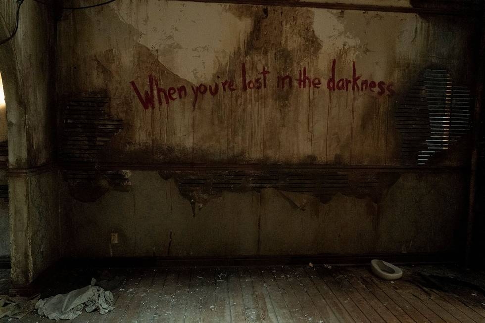 Одни из Нас "When You're Lost in the Darkness" - 1 серия 1 сезона